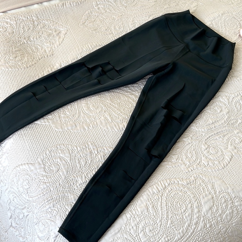 XS black ripped leggings alo yoga in great condition like new.